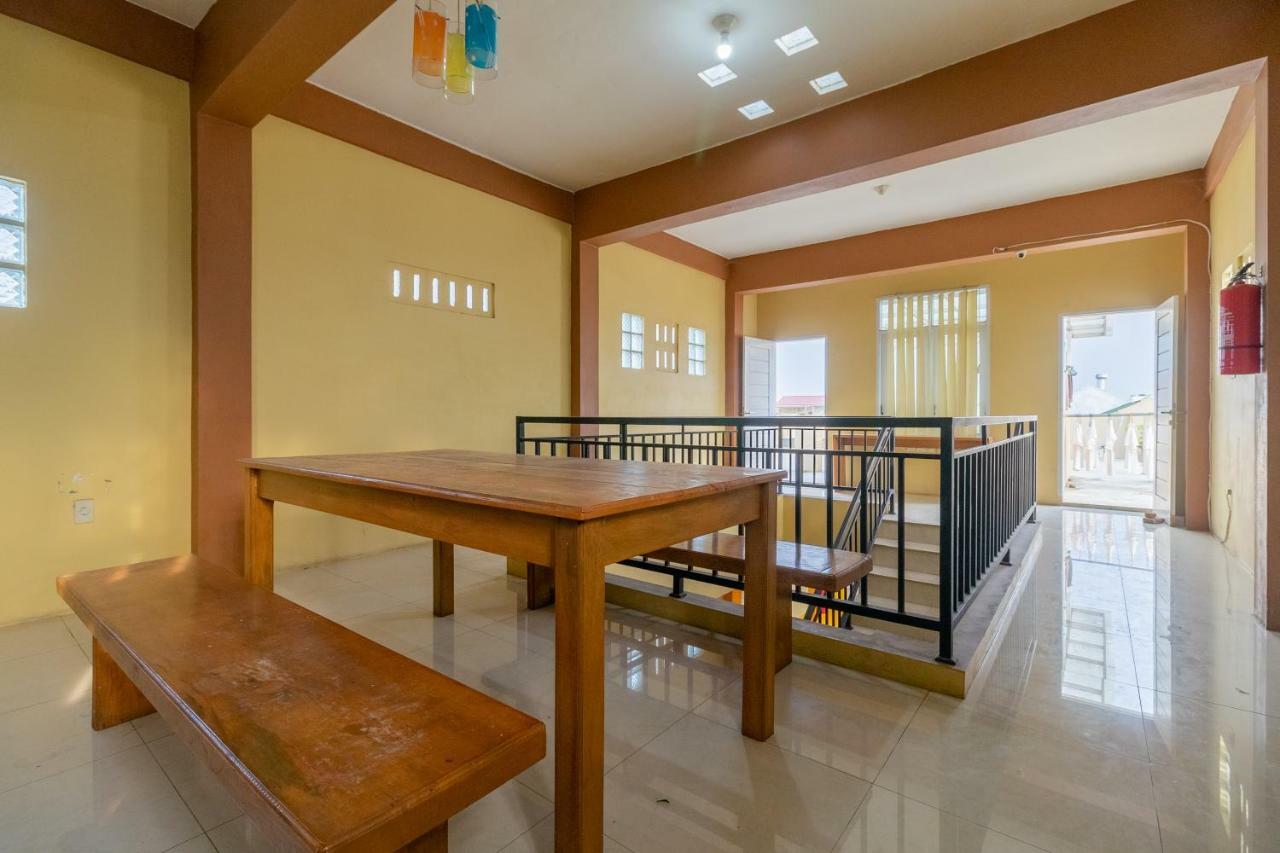 Reddoorz Syariah Near Rs Pirngadi Medan Exterior foto